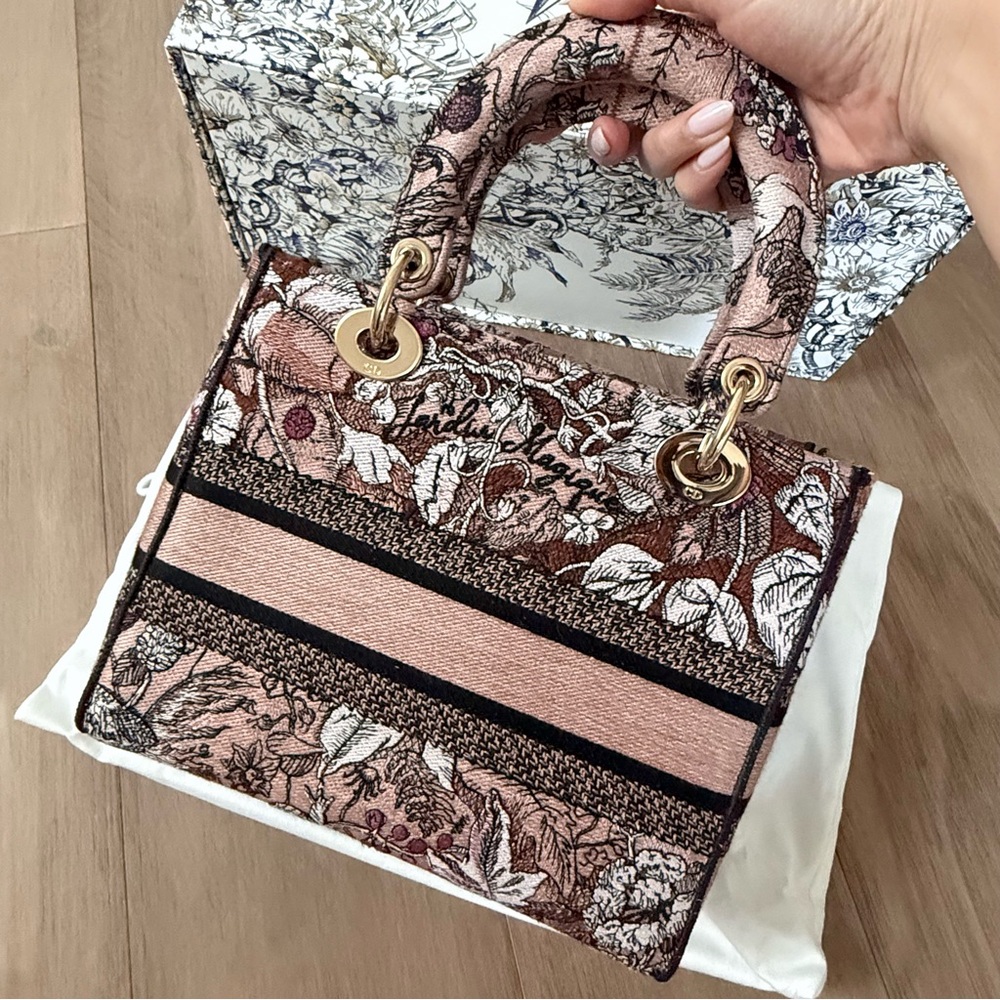 Dior Medium Lady D-Lite in Jardin Magique in Pink - Picture 5 of 16